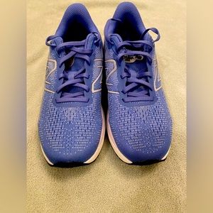 Women’s New Balance 880v12 Size 9 wide Blue